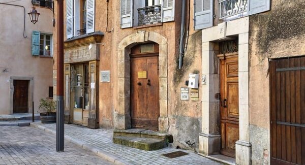 轻松创业项目与创业论坛网的融合：发掘网络创业的热门趋势