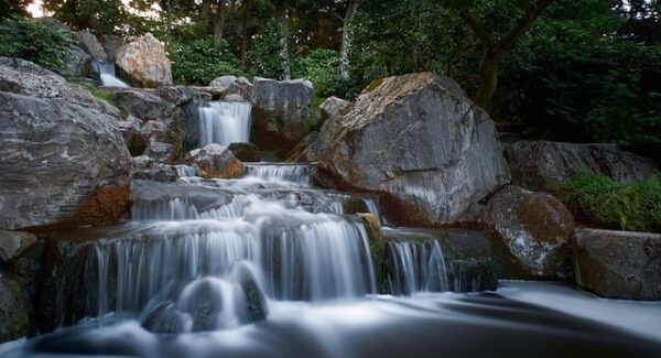 金色旋风与暮沉网赚的交汇点：发掘网络赚钱的宝藏之地