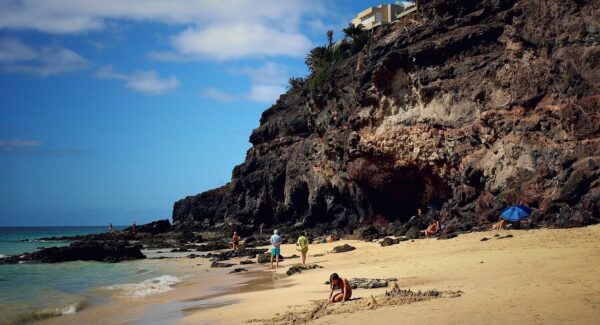 轻松创业项目精选：创业论坛网热议，深度探讨网赚行业的未来