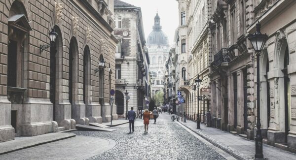 创业故事论坛与网站赚钱：分享创业故事，探索赚钱之道